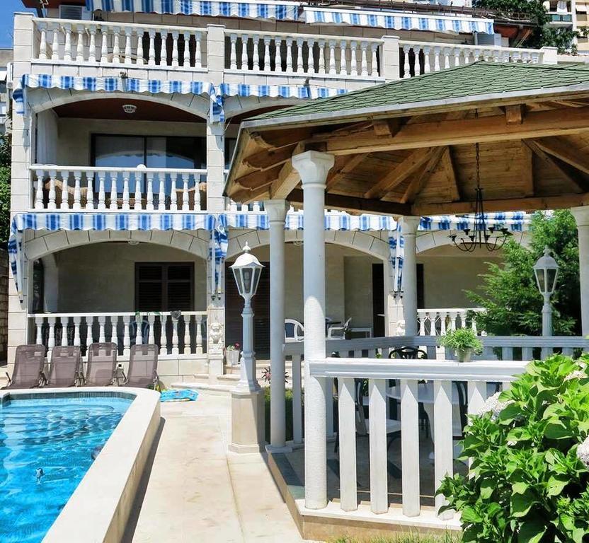 Guest House Vila Eli แฮร์เซ็ก-โนวี ภายนอก รูปภาพ